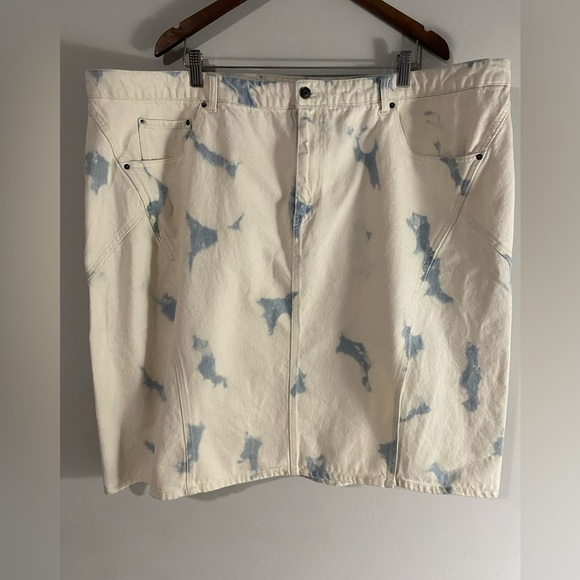 Future Collective - Light Wash High Rise Midi Denim Skirt - Picture 4 of 12